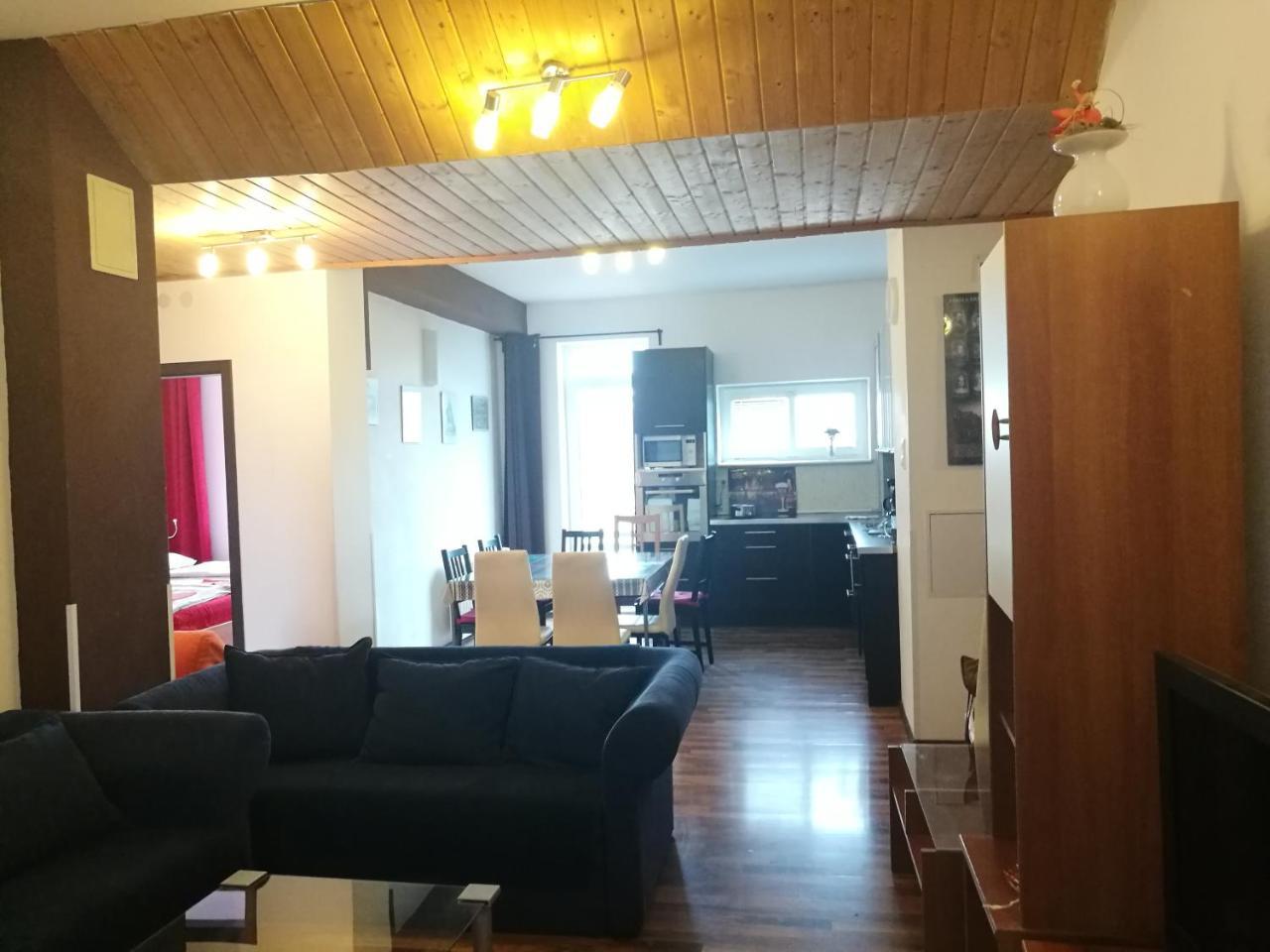 Apartment Maximilian Bratislava Exteriör bild